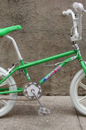 1986 GT Performer – White with Mag Wheels