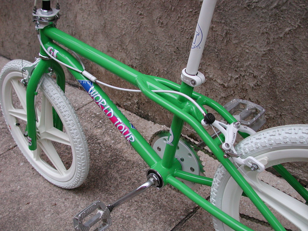 1986 GT Performer – White with Mag Wheels - Image 2
