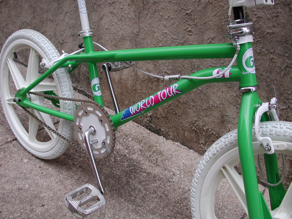 1986 GT Performer – White with Mag Wheels - Image 4