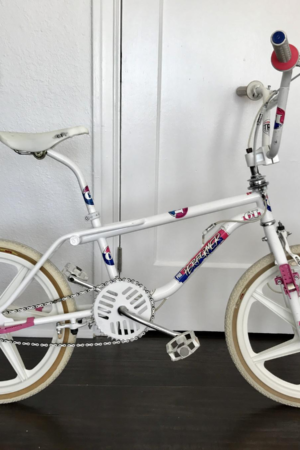 1987 GT Performer – White with Mag Wheels