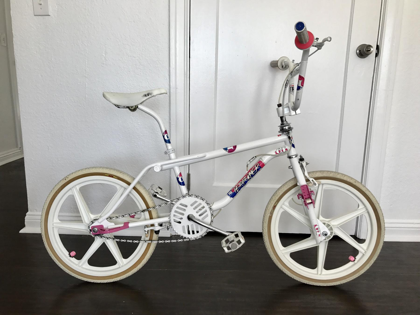 1987 GT Performer – White with Mag Wheels