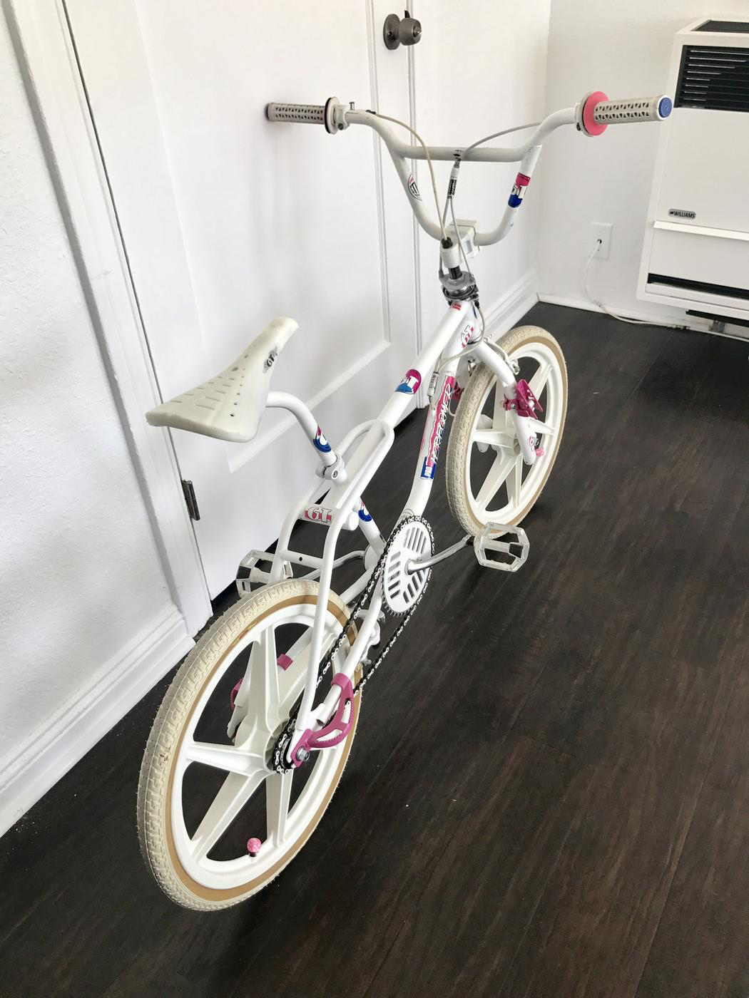 1987 GT Performer – White with Mag Wheels - Image 2