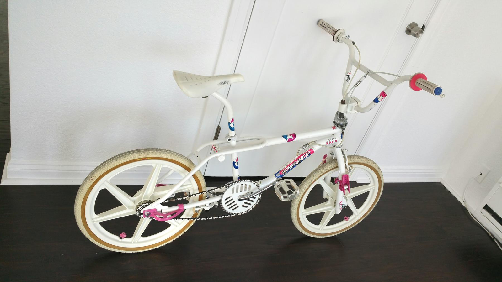 1987 GT Performer – White with Mag Wheels - Image 3