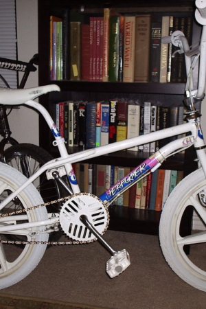 1987 GT Performer – White with Mag Wheels