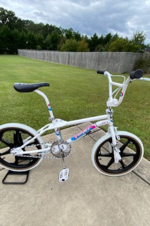 1987 GT Performer – White.