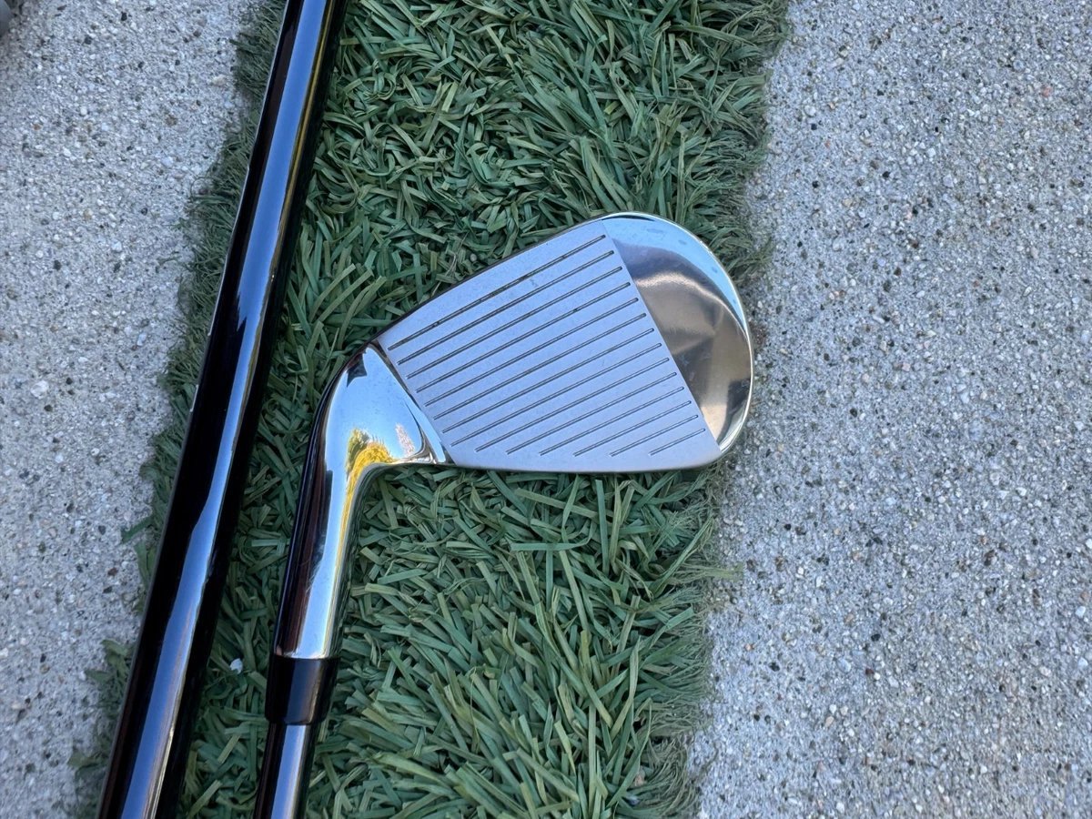 Callaway Elyte Graphite Irons (6–P) – Right Handed, Mamiya Recoil DART 70R - Image 4