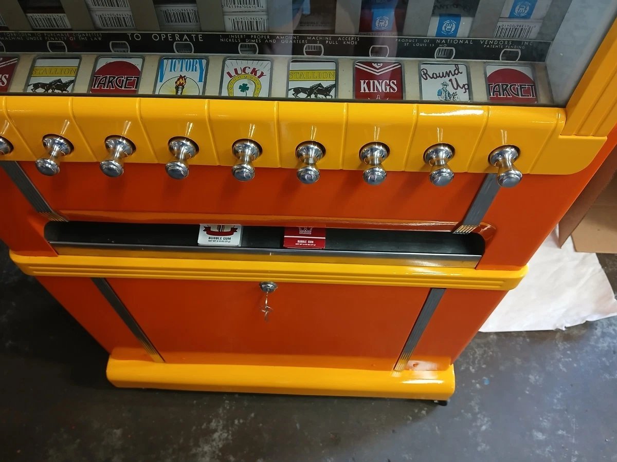 Vintage cigarette/candy vending machine - Image 2