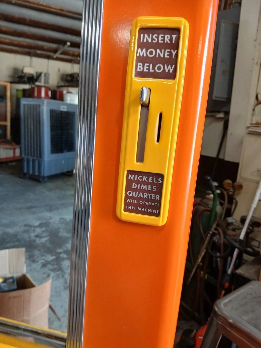 Vintage cigarette/candy vending machine - Image 5