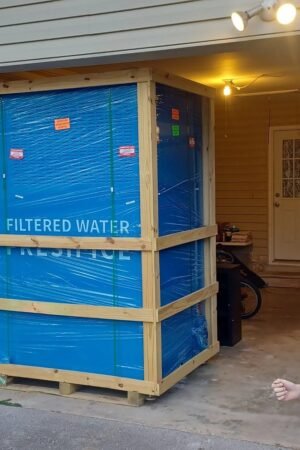 2023 Everest VX4 Ice & Water Vending Machine – Wrapped NEW in Pallet!!