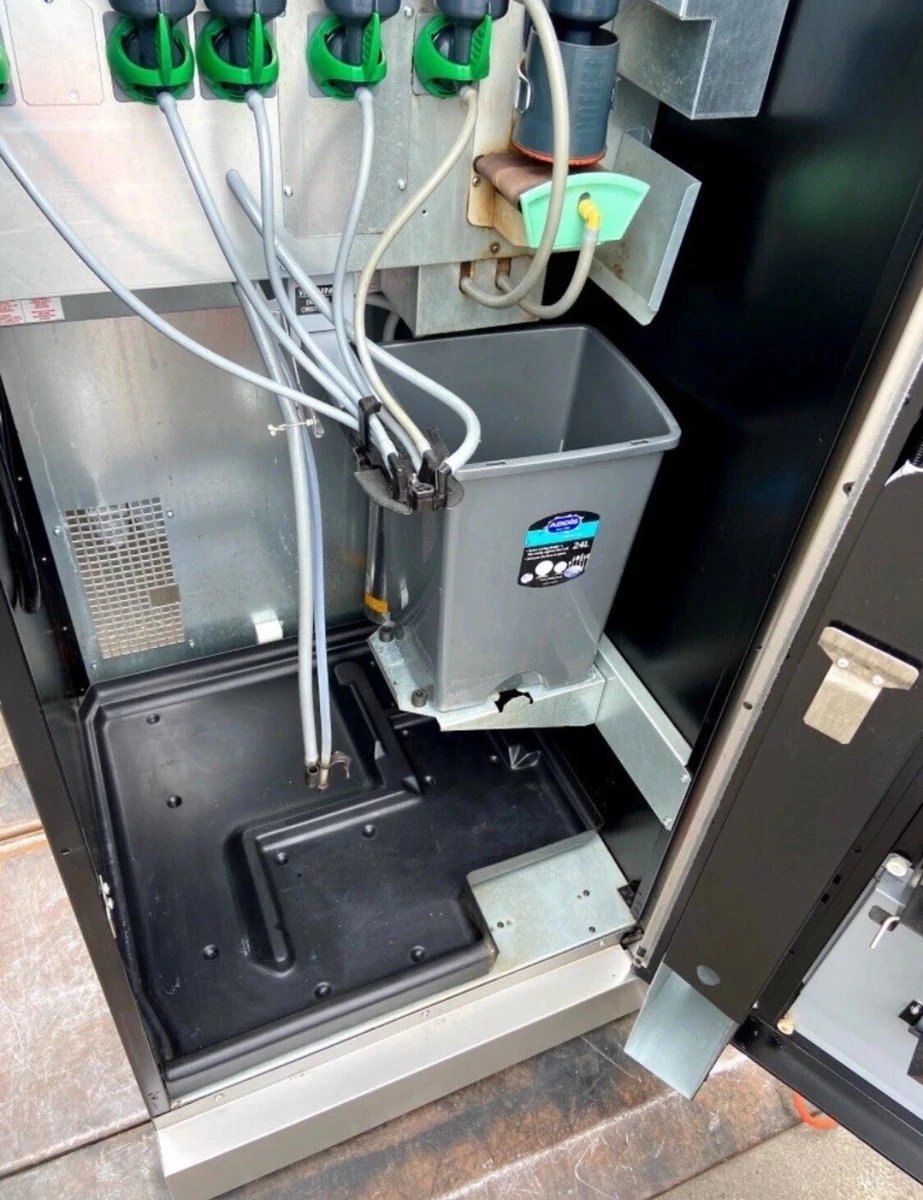 Crane Media Voce 605 Coffee Vending Machine - Image 3