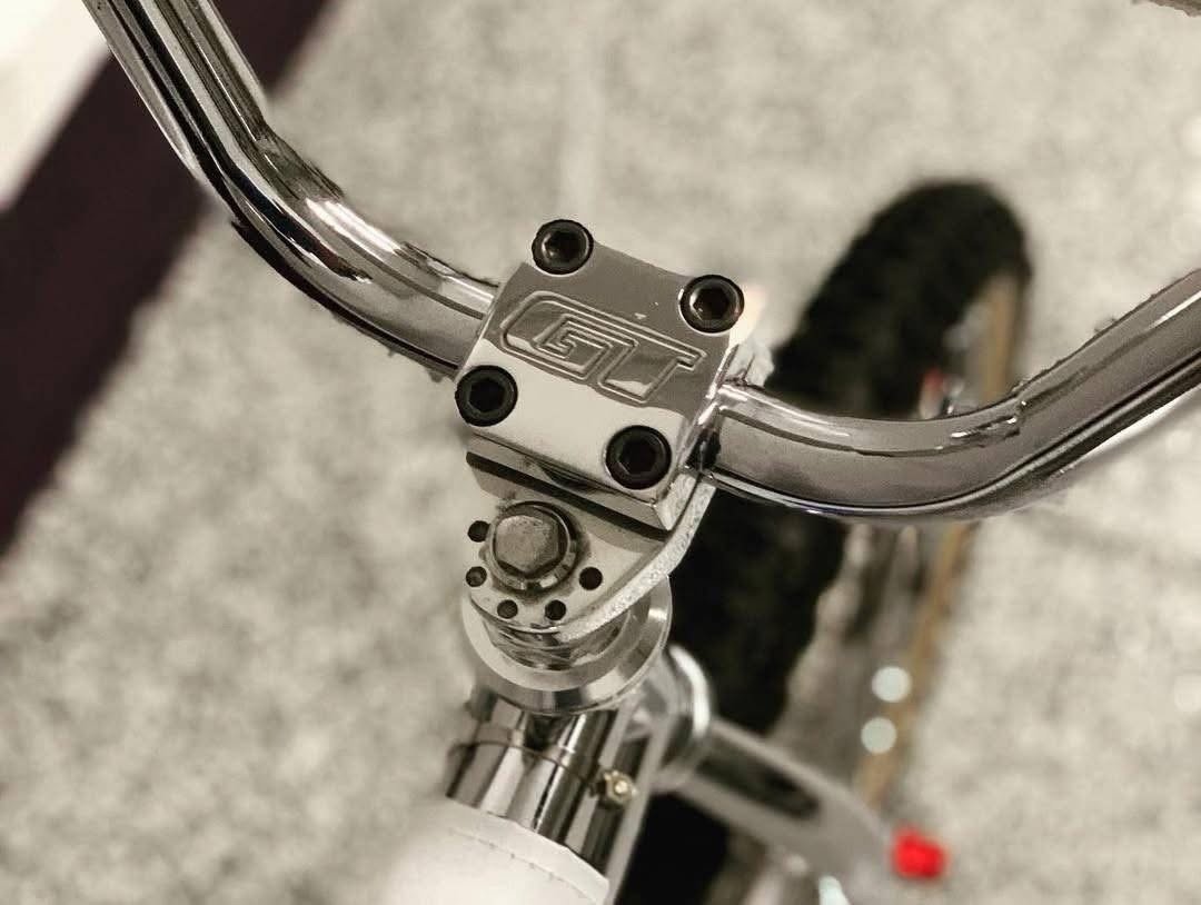 1990 Robinson Amtrac – Rare Old-School Powerhouse - Image 4