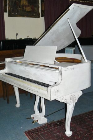 ❗Disclaimer ❗ very old and rusty grand in perfect working condition going at giveaway price