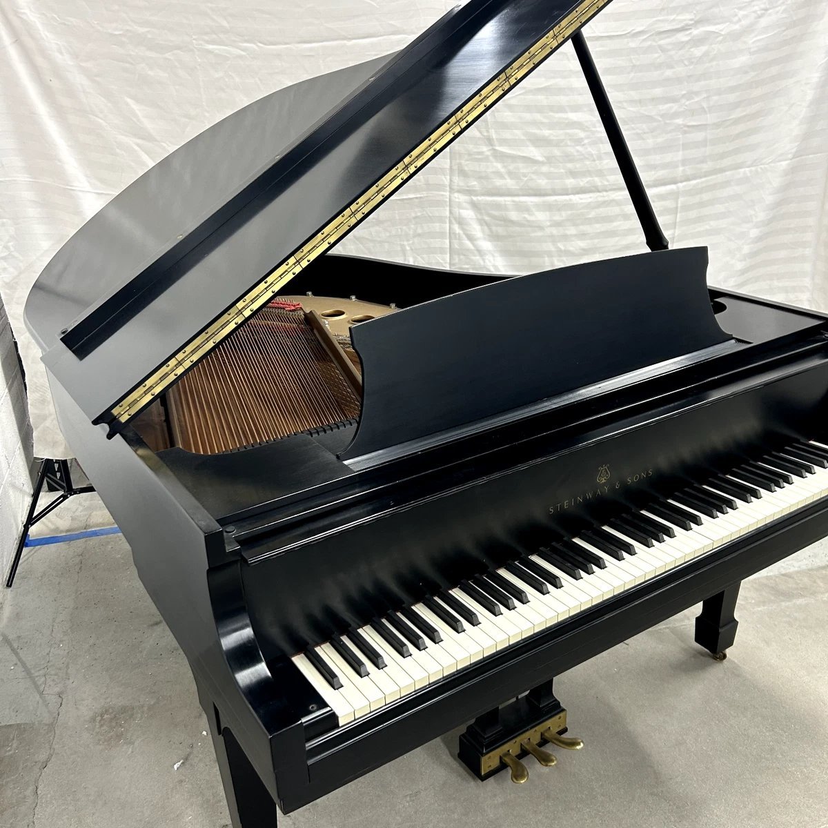 Steinway & Sons Model M Grand Piano 1980. - Image 9