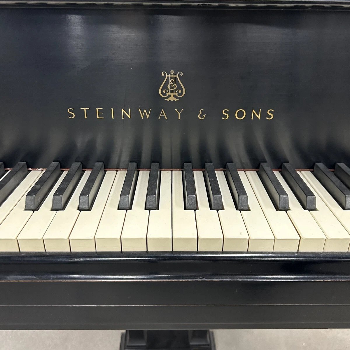 Steinway & Sons Model M Grand Piano 1980. - Image 5