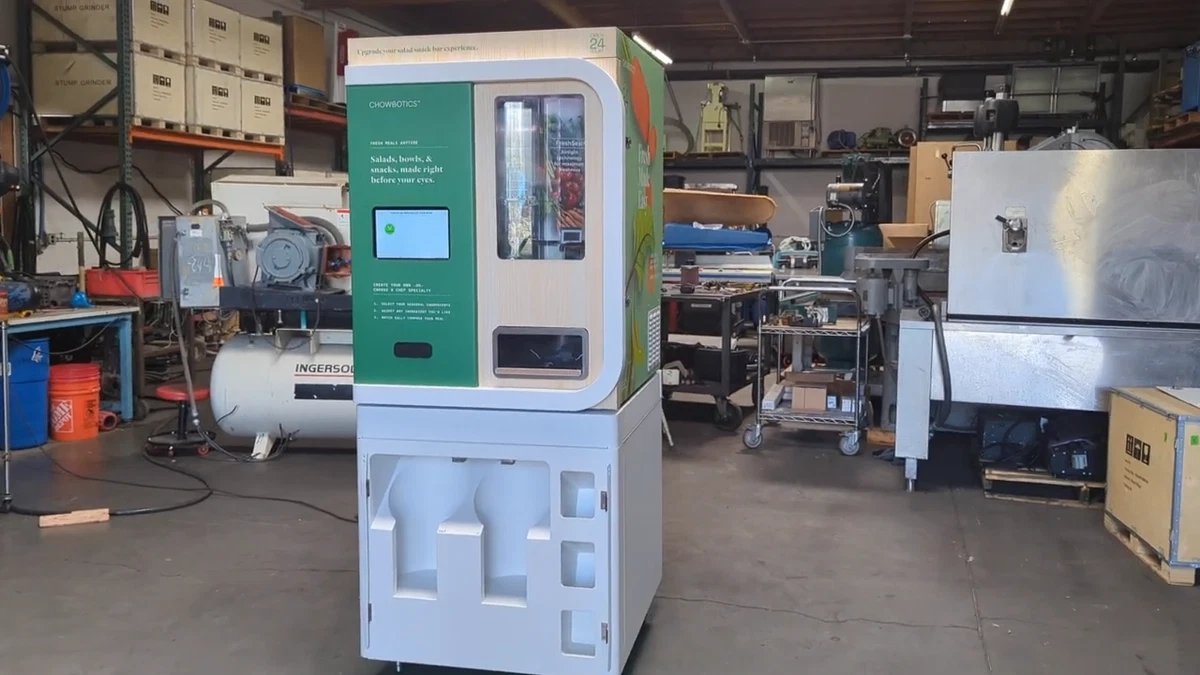 Chowbotics Sally01 Fresh Meal Salad Food Refrigerated Vending Machine AS IS 120V - Image 3